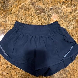 Lululemon Navy Hotty Hot Short Size 2 Inseam 2.5